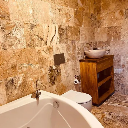 Flora Stone House Bed & Breakfast