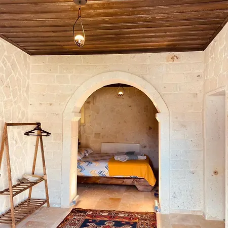Flora Stone House Bed & Breakfast *