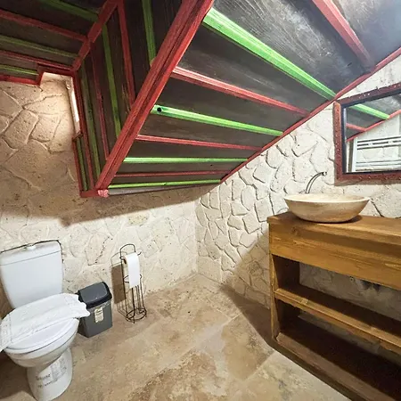 Flora Stone House Alojamento de Acomodação e Pequeno-almoço