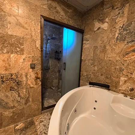 Alojamento de Acomodação e Pequeno-almoço Flora Stone House Üçhisar